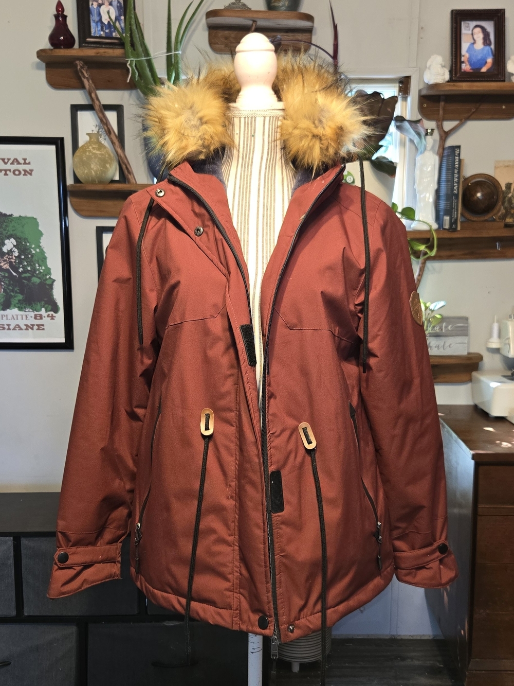 Insulated Women's Rust-Red Puffer Jacket with Faux Fur Hood